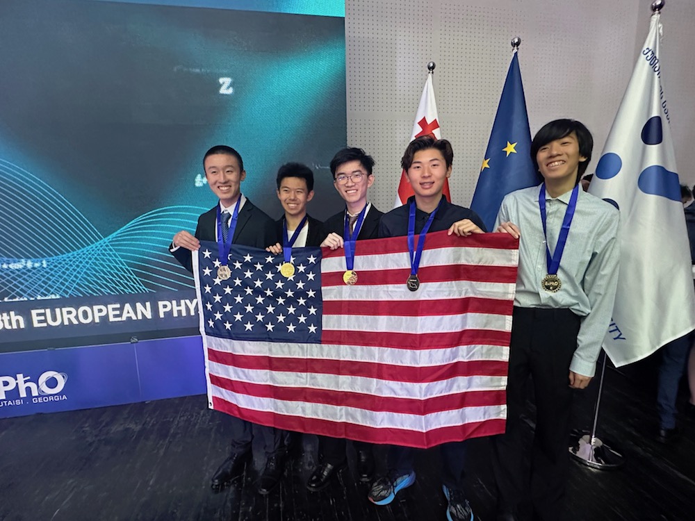 24 Physics Team Gold_web
